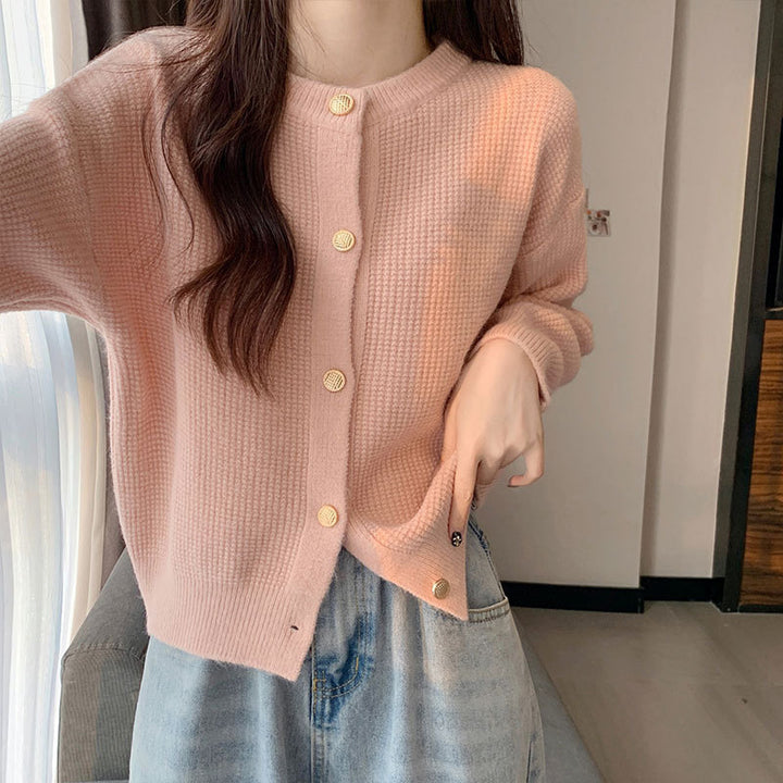 Damen lässige Strickjacke mit feiner Struktur und goldenen Knopfdetails Drune