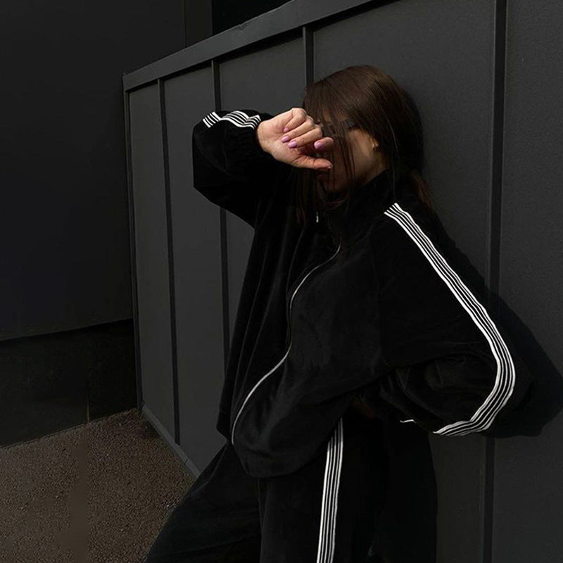 Damen Oversized Velours-Trainingsjacke mit markanten Kontraststreifen und geripptem Stehkragen Drune