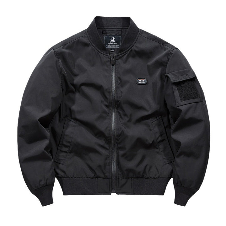 Herren minimalistischer Nylon-Bomber mit wattierter Innenlage und Ärmel-Pattentasche Drune