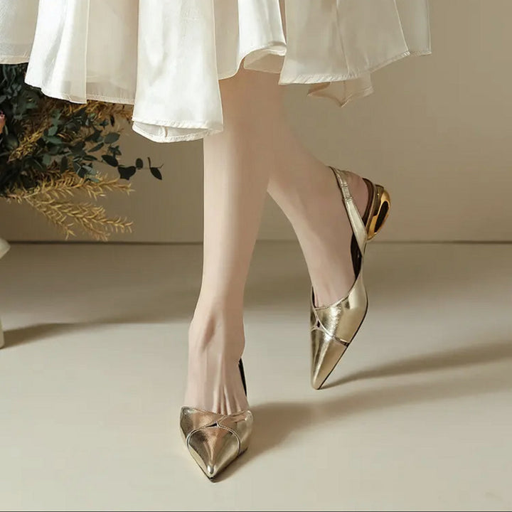 Damen Slingback-Ballerina aus Lackleder mit spitzer Kappe und skulpturellem Absatz Drune