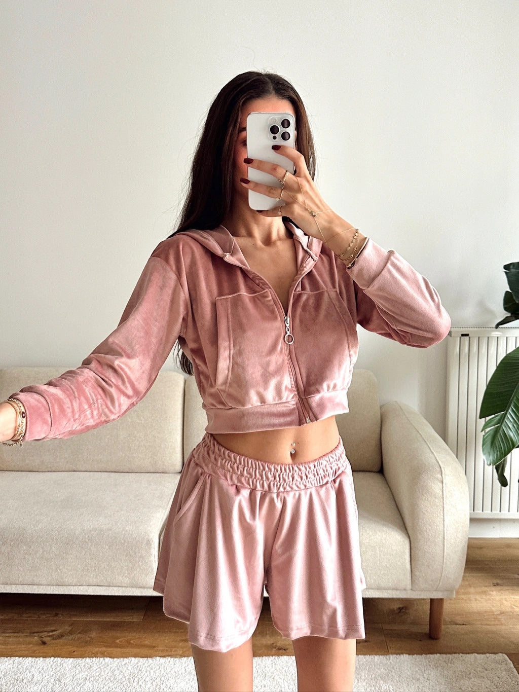 Damen lässiges Fleece-Set mit cropped Hoodie und bequemen Shorts