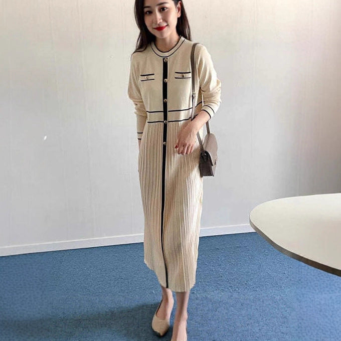 Damen Elegantes Longstrickkleid mit Kontrastpaspel, dekorativer Knopfleiste und plissiertem Rock Drune