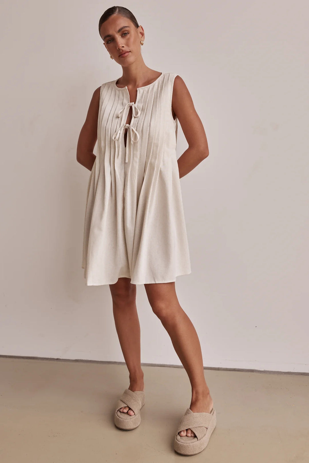 Damen A-Linien Kleid mit verspieltem Knoten und raffinierten Falten Drune