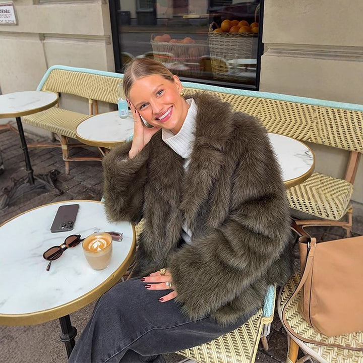 Damen Boxy-Kunstfelljacke mit voluminösem Schalkragen und weicher Teddystruktur Drune
