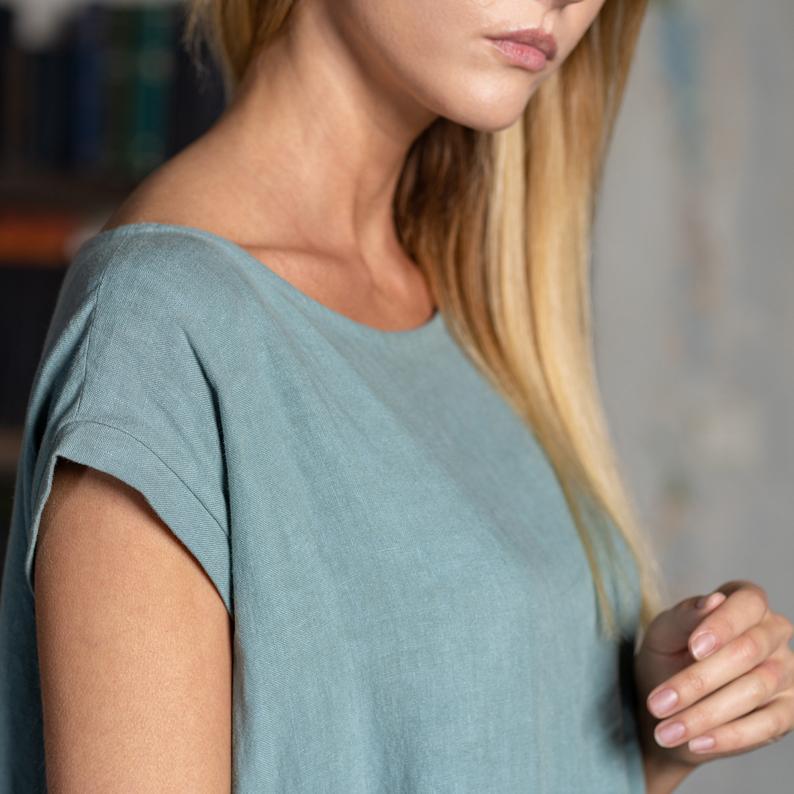 Damen luftiges Leinen-Midikleid mit tailliertem Schnitt und voluminösem Saum Drune