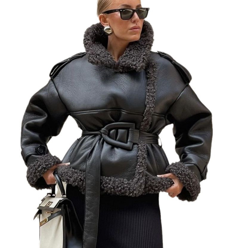 Damen Kurze Fliegerjacke aus Kunstleder mit Teddyfell-Kragen und Taillengürtel Drune
