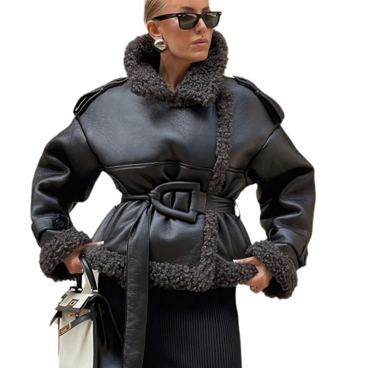 Damen Kurze Fliegerjacke aus Kunstleder mit Teddyfell-Kragen und Taillengürtel Drune