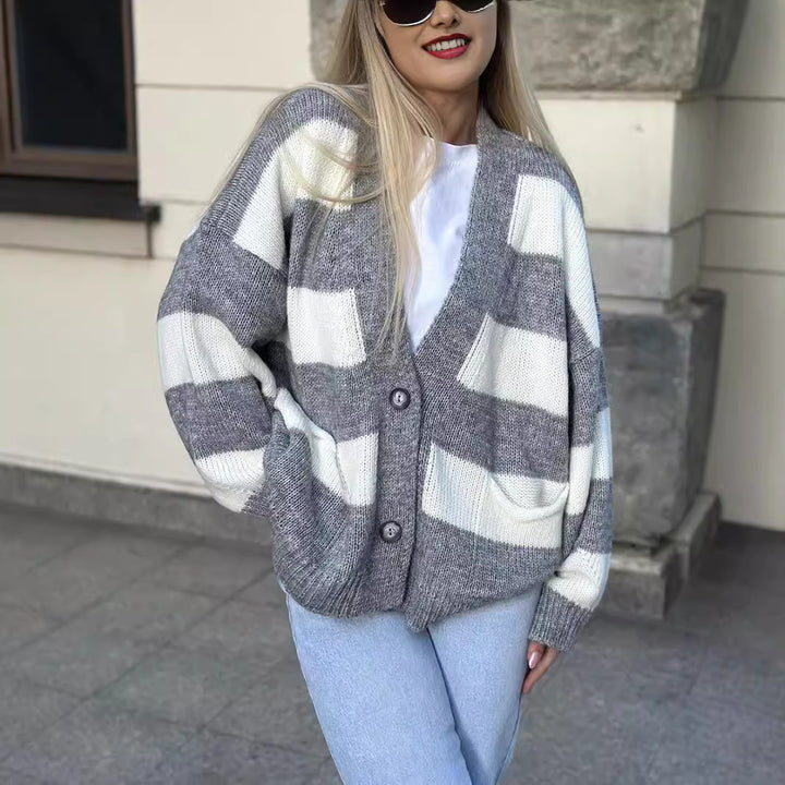 Damen kuschelige Strickjacke mit auffälligem Streifenmuster und praktischen Taschen Drune
