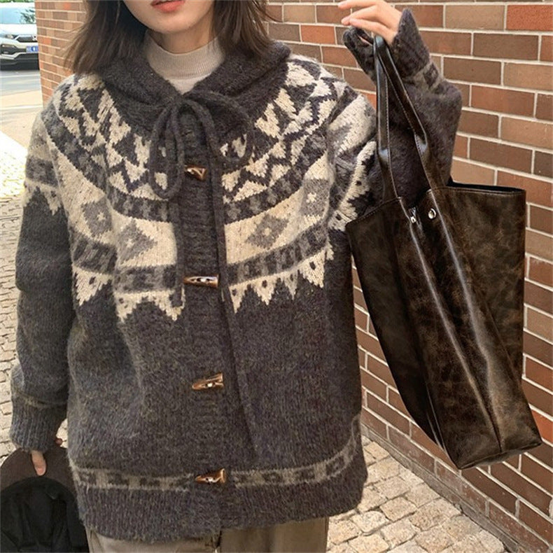 Damen kuscheliger Strickmantel mit Kapuze und traditionellen Mustern Drune