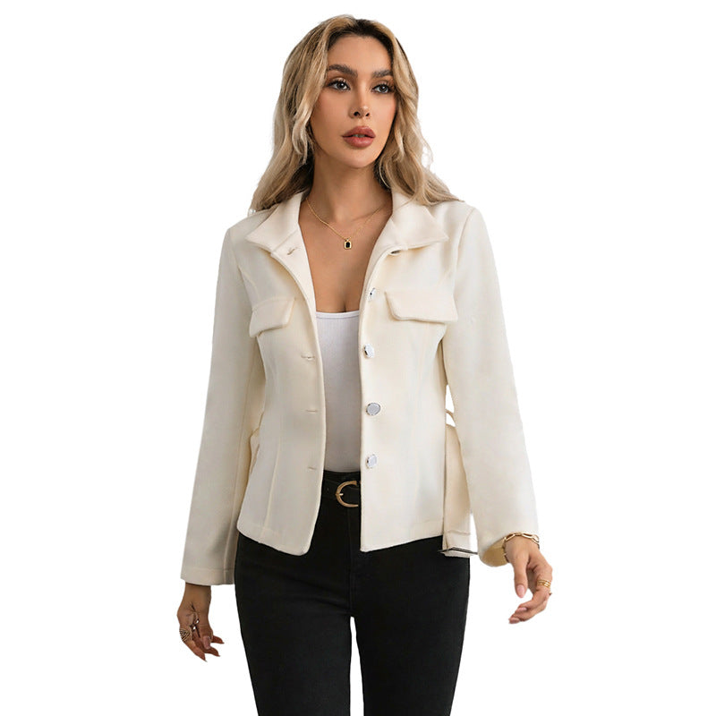 Damen Taillierter Jackenblazer mit Stehkragen, Zierpatten-Brusttaschen und Taillengürtel Drune