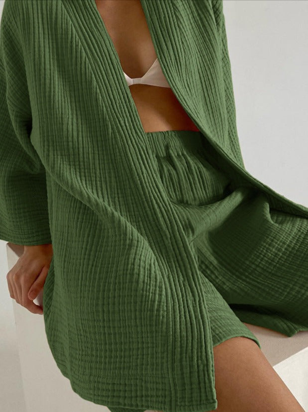 Drune Set für Zuhause: Locker sitzende Strickjacke und Shorts