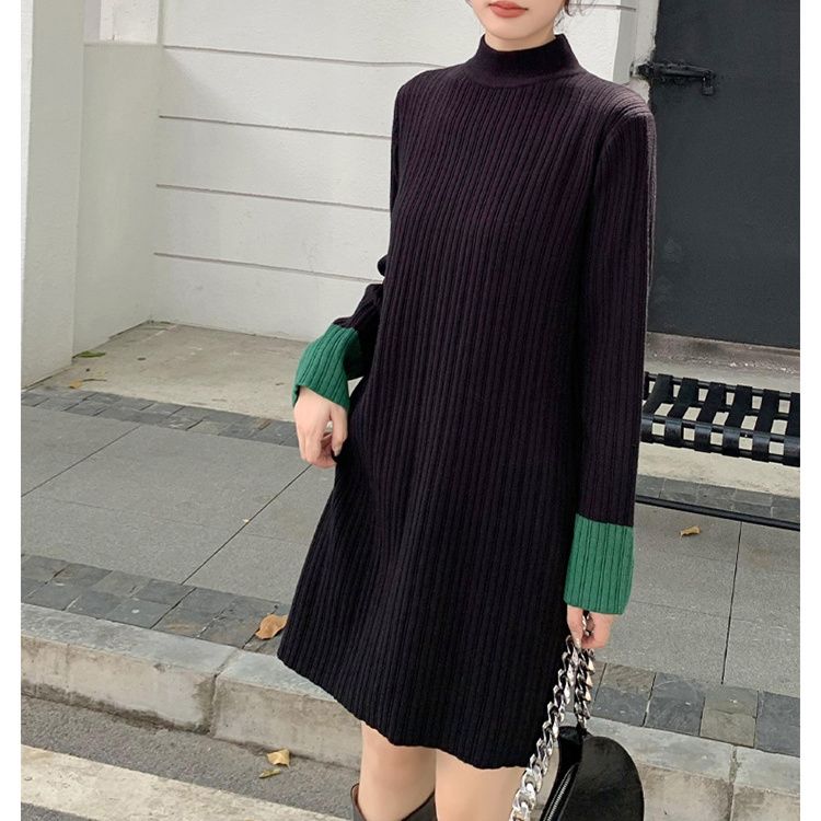 Damen Strickkleid mit hohem Kragen und kontrastierenden Ärmeln Drune