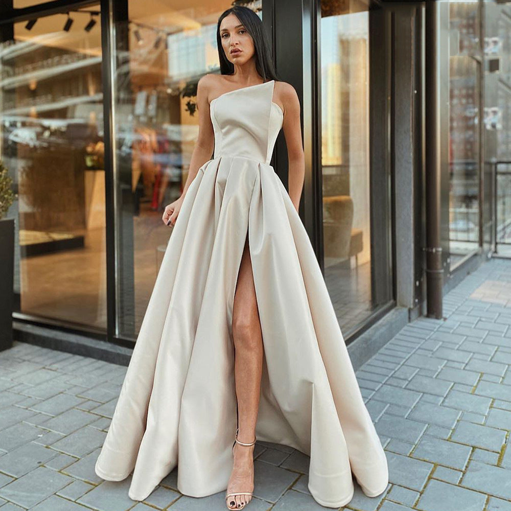 Damen Elegantes Abendkleid mit asymmetrischem Schnitt und hohem Schlitz Drune