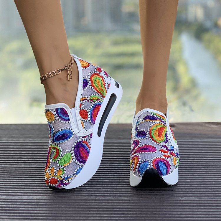 Damen Slip-On Keil-Sneaker mit besticktem Canvas-Obermaterial und luftgepolsterter Plateau-Sohle Drune