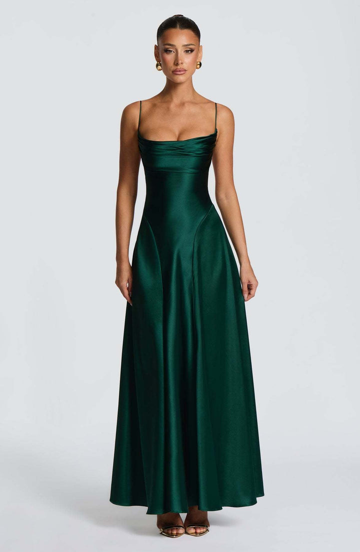 Damen Elegantes Maxikleid mit raffinierten Spaghetti-Trägern und fließendem Satin Drune