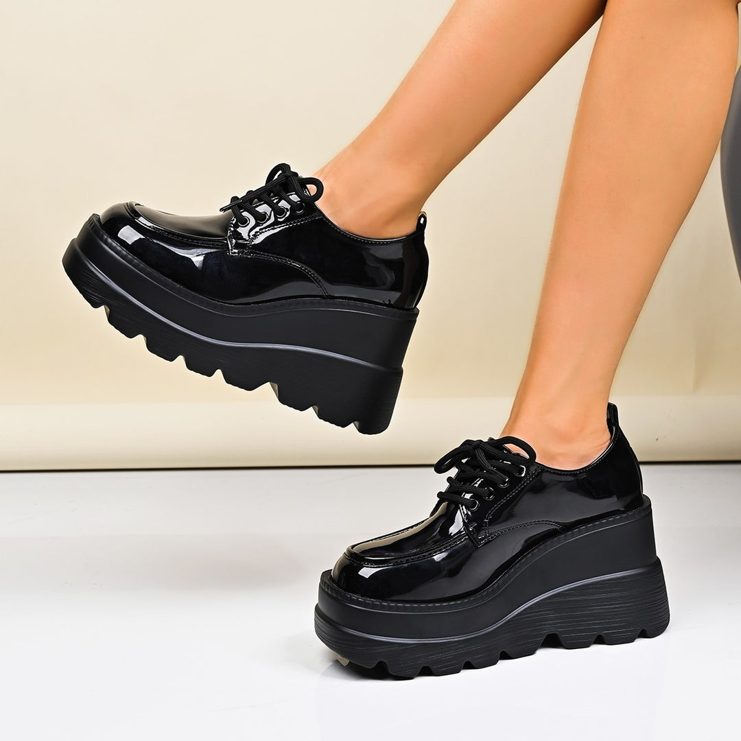 Damen Plateau Schnürschuhe mit glänzendem Obermaterial und rutschfester Sohle Drune