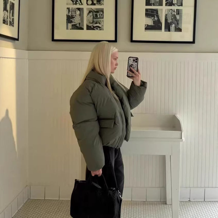 Damen Kurze boxy Funktionsjacke mit Kapuze, wattierter Isolierung und diagonalen Reißverschlusstaschen Drune