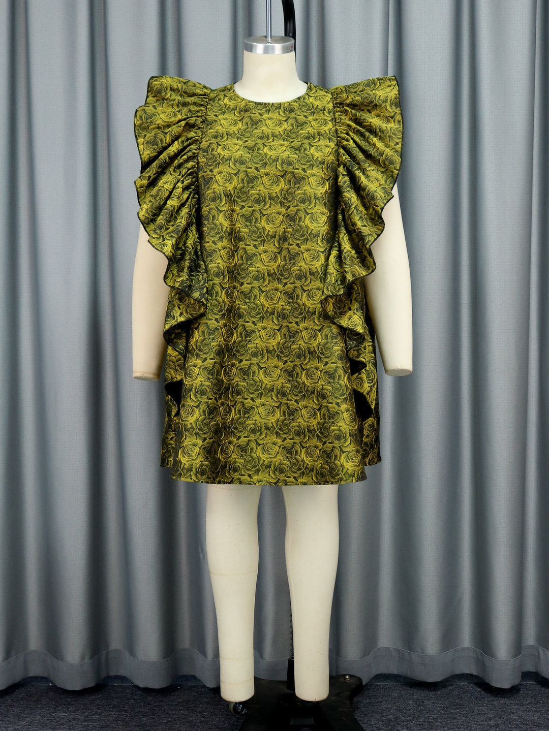 Damen glamouröses Kleid mit voluminösen Rüschen Drune