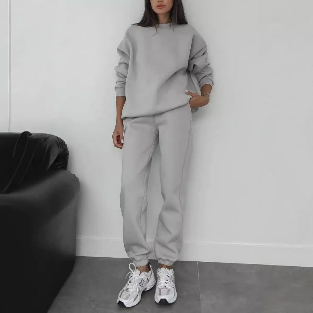 Damen nan minimalistisches Cozy-Set aus schwerer French‑Terry mit weitem Rundhals-Pullover und gerader Jogginghose Drune
