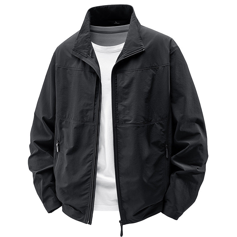 Herren Leichte urbane Windjacke mit Stehkragen, wasserabweisender Gewebemischung und verdeckten Reißverschlüssen Drune