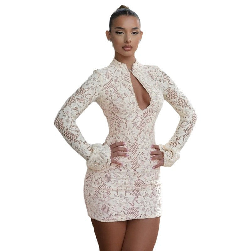 Damen Spitzenkleid mit romantischen Rüschendetails und tiefem V-Ausschnitt Drune
