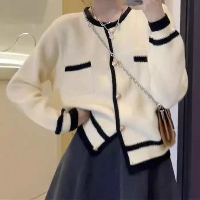 Damen modische Strickjacke mit dekorativen Taschen und kontrastierenden Details Drune