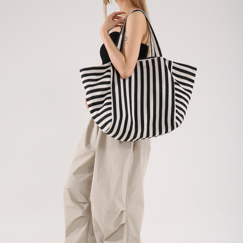 Damen Strandtasche mit großzügigem Innenraum und robustem Material Drune