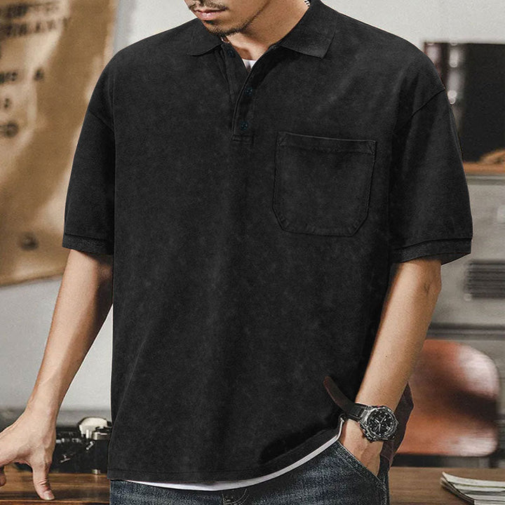 Herren nan locker geschnittenes Baumwoll-Poloshirt mit aufgesetzter Brusttasche und kurzer Knopfleiste Drune