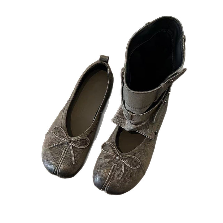 Damen Tabi-inspirierte Veloursleder-Ballerina mit Kappnaht und Schleifen-Detail Drune