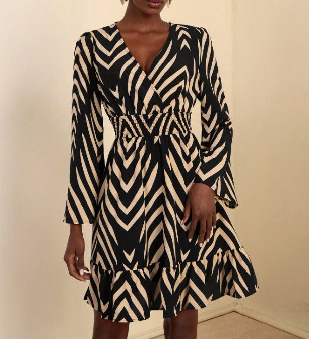Damen Wickelkleid mit voluminösem Rock Drune