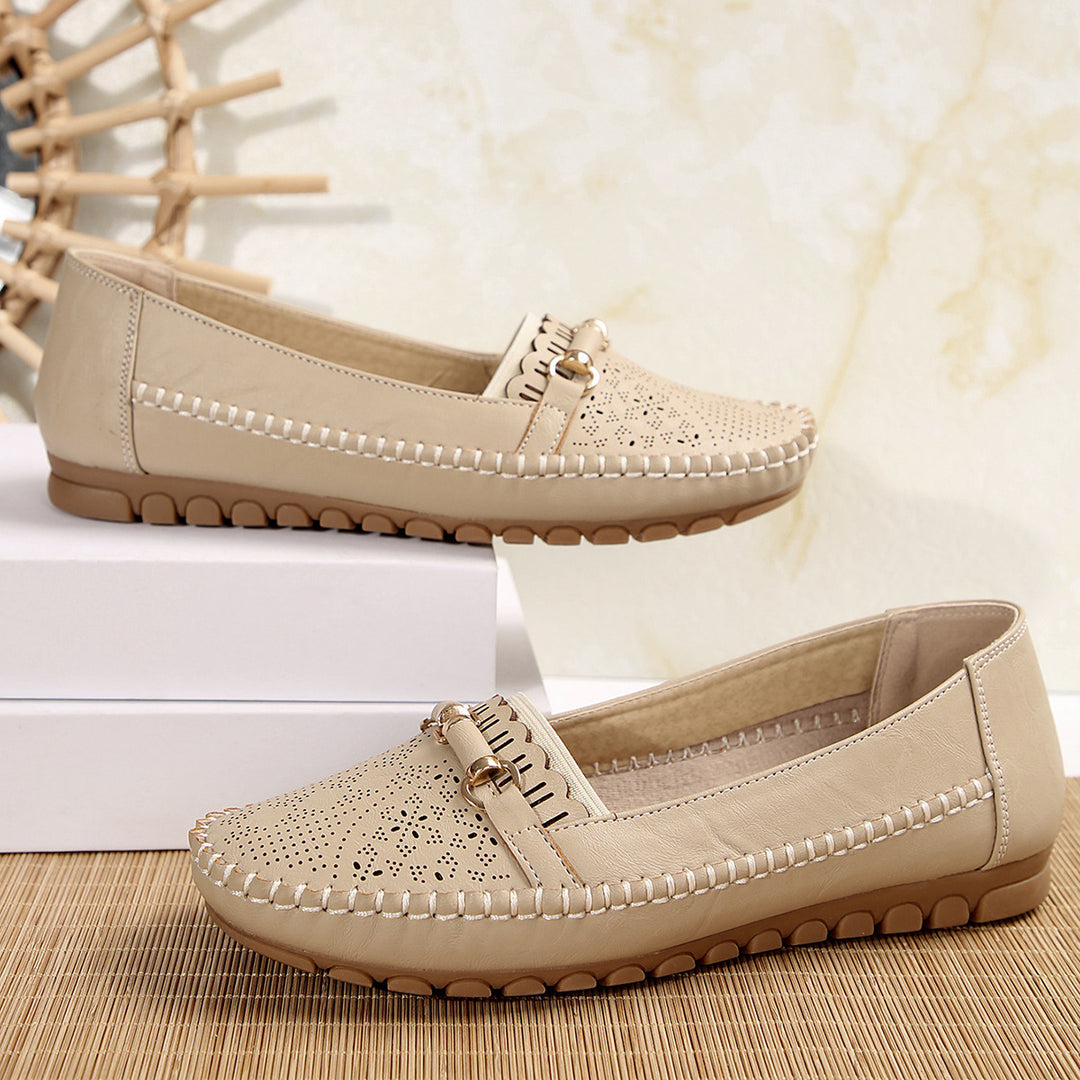 Damen  perforierte Mokassin-Loafer mit gepolstertem Komfortfußbett und dekorativem Metalldetail Drune