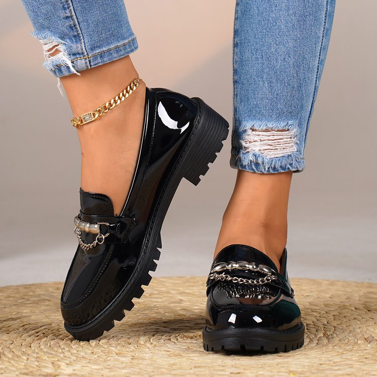 Damen Lack-Loafer mit profilierter Gummisohle und Kettendetail Drune