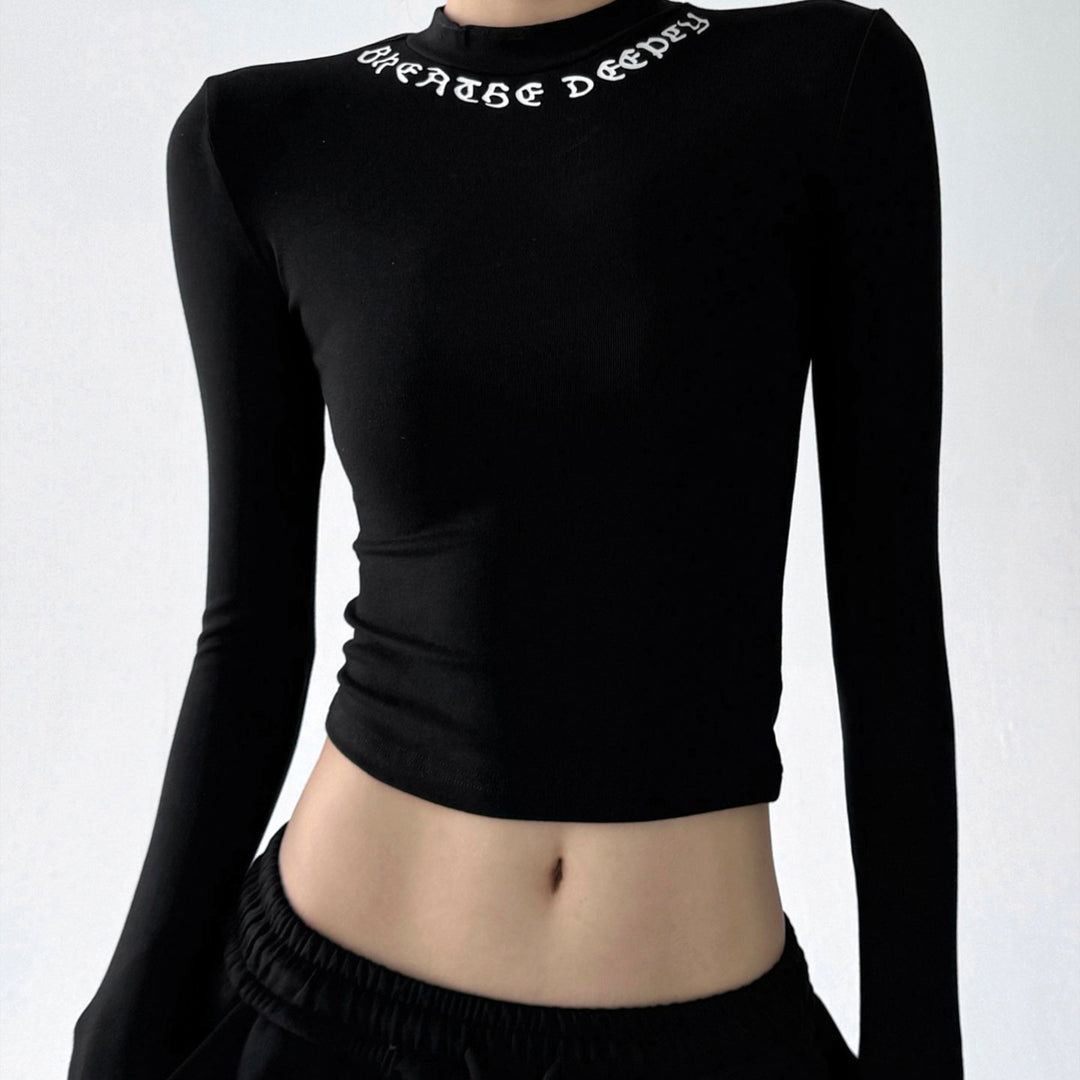 Damen figurbetontes Langarmshirt mit hohem Kragen und modischem Schriftzug Drune