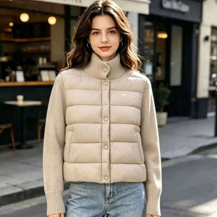 Damen Kurz gefütterte Steppjacke mit gestrickten Ärmeln und Rippkragen Drune