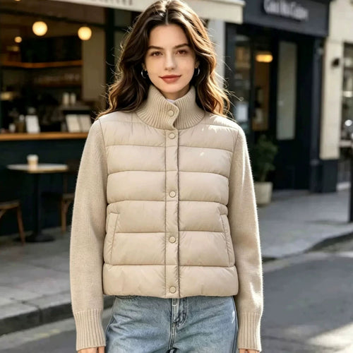 Damen Kurz gefütterte Steppjacke mit gestrickten Ärmeln und Rippkragen Drune
