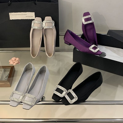 Damen Satin-Ballerinas mit quadratischer Zehenpartie und strassbesetzter Schmuckschließe Drune
