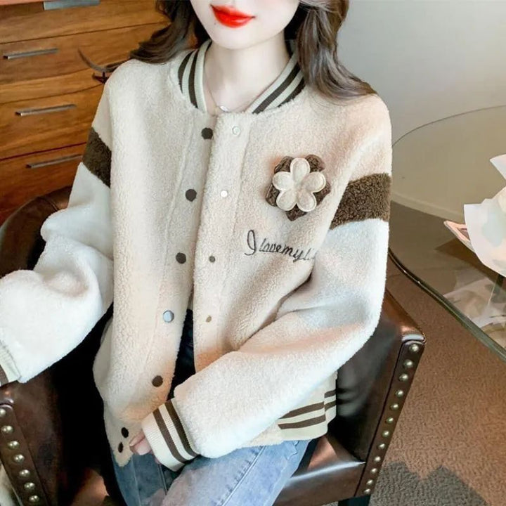 Damen stylische und warme Collegejacke mit Knopfverschluss und Blumendekor Drune