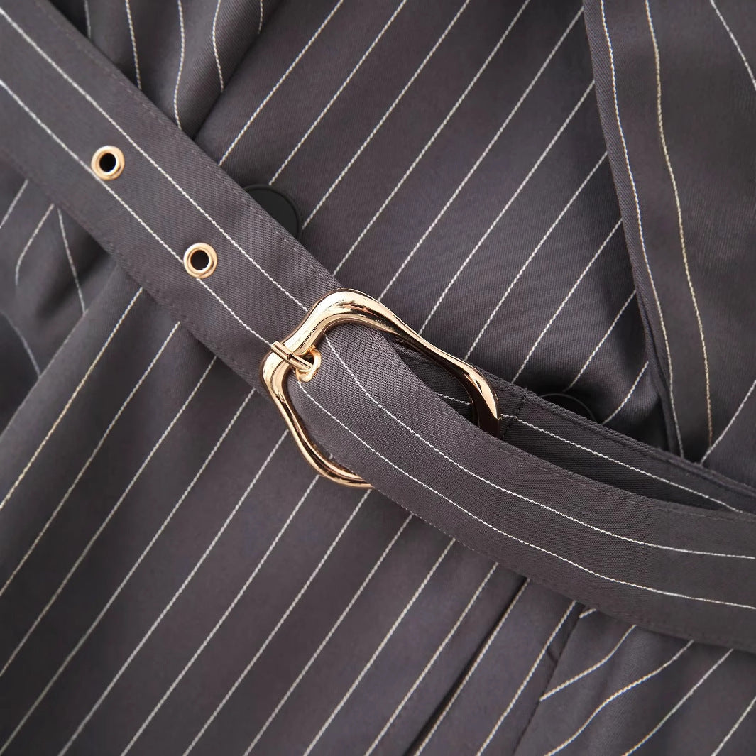 Damen nan tailliertes Blazerkleid mit Nadelstreifen, Bindegürtel und asymmetrischem Saum Drune
