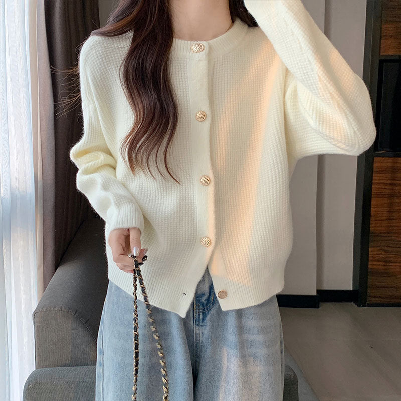 Damen lässige Strickjacke mit feiner Struktur und goldenen Knopfdetails Drune