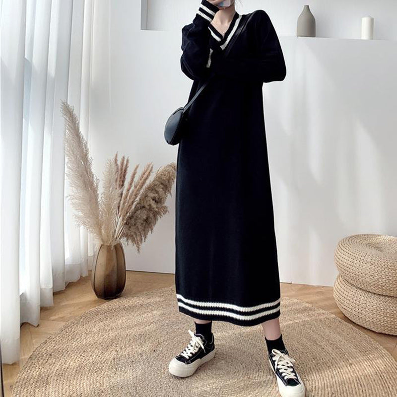 Damen Langarm-Strickkleid mit modernem V-Ausschnitt und kontrastierenden Rippdetails Drune