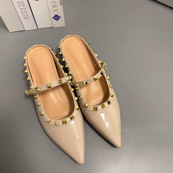 Damen Spitz zulaufende Lack‑Mary‑Jane Mules mit gepolstertem Komfortfußbett und goldenen Pyramidennieten Drune