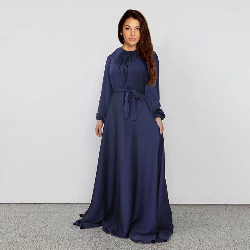 Damen Maxikleid aus fließendem Satin mit Stehkragen und Bindegürtel Drune
