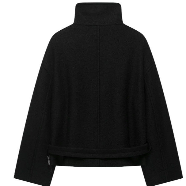 Damen Kurz geschnittener Duffle‑Cape‑Mantel mit hohem Funnelkragen, Knebelverschlüssen und Bindegürtel Drune