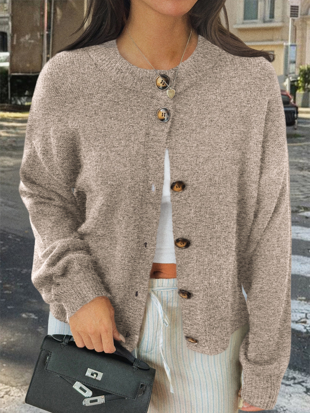 Damen nan kuscheliger Oversize-Strickcardigan mit Hornknopf-Leiste und Rundhalsausschnitt Drune