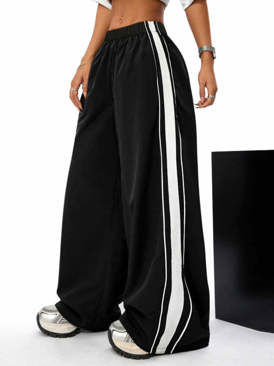 Damen weite Sporthose mit seitlichen Kontraststreifen Drune
