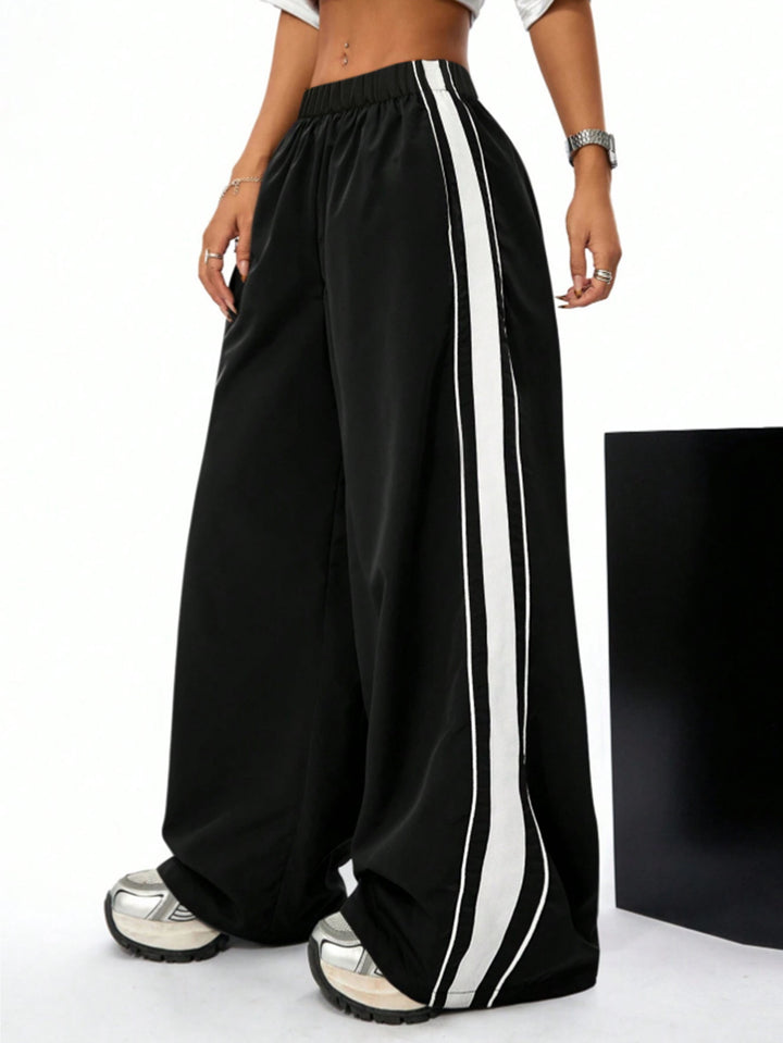 Damen weite Sporthose mit seitlichen Kontraststreifen Drune