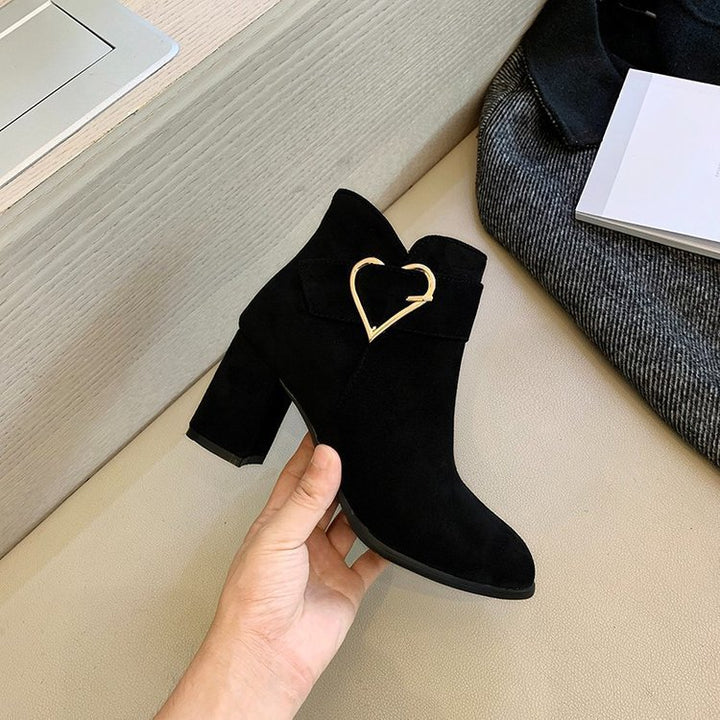 Damen Elegante Blockabsatz Stiefeletten mit Herzdetails Drune