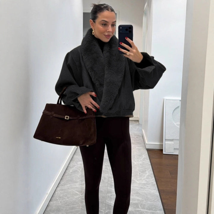 Damen Kurzjacke mit voluminösem Kunstfell-Schalkragen und elastischem Saum Drune