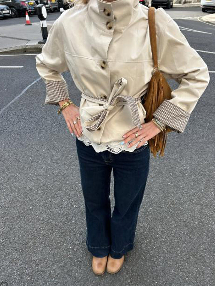 Damen Kurze taillierte Lederimitat-Jacke mit Stehkragen, Karo-Bündchen & Bindegürtel Drune