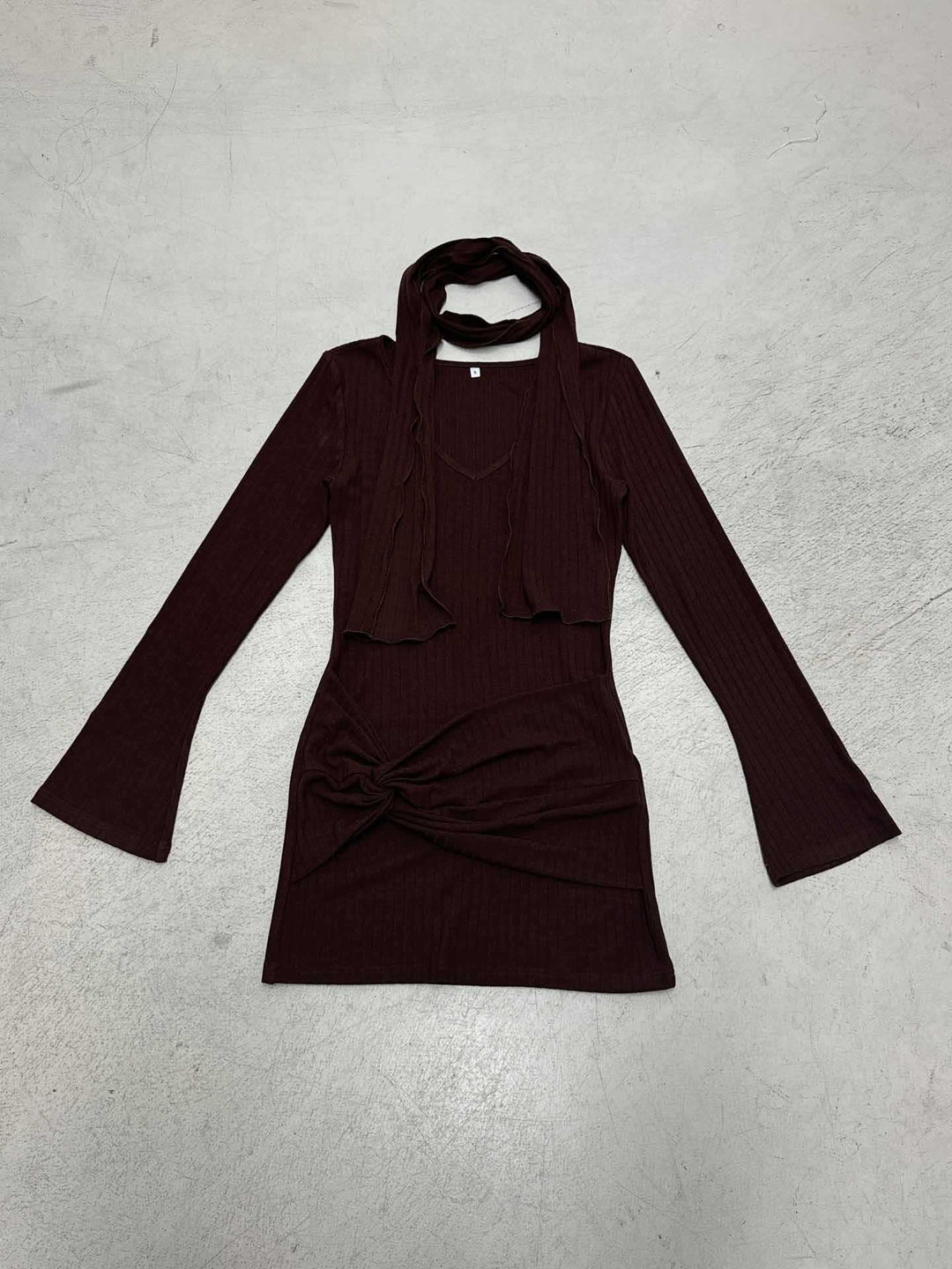 Damen nan figurbetontes Rippenstrick-Minikleid mit Knotendetail, integrierter Schlaufe und Halstuch Drune